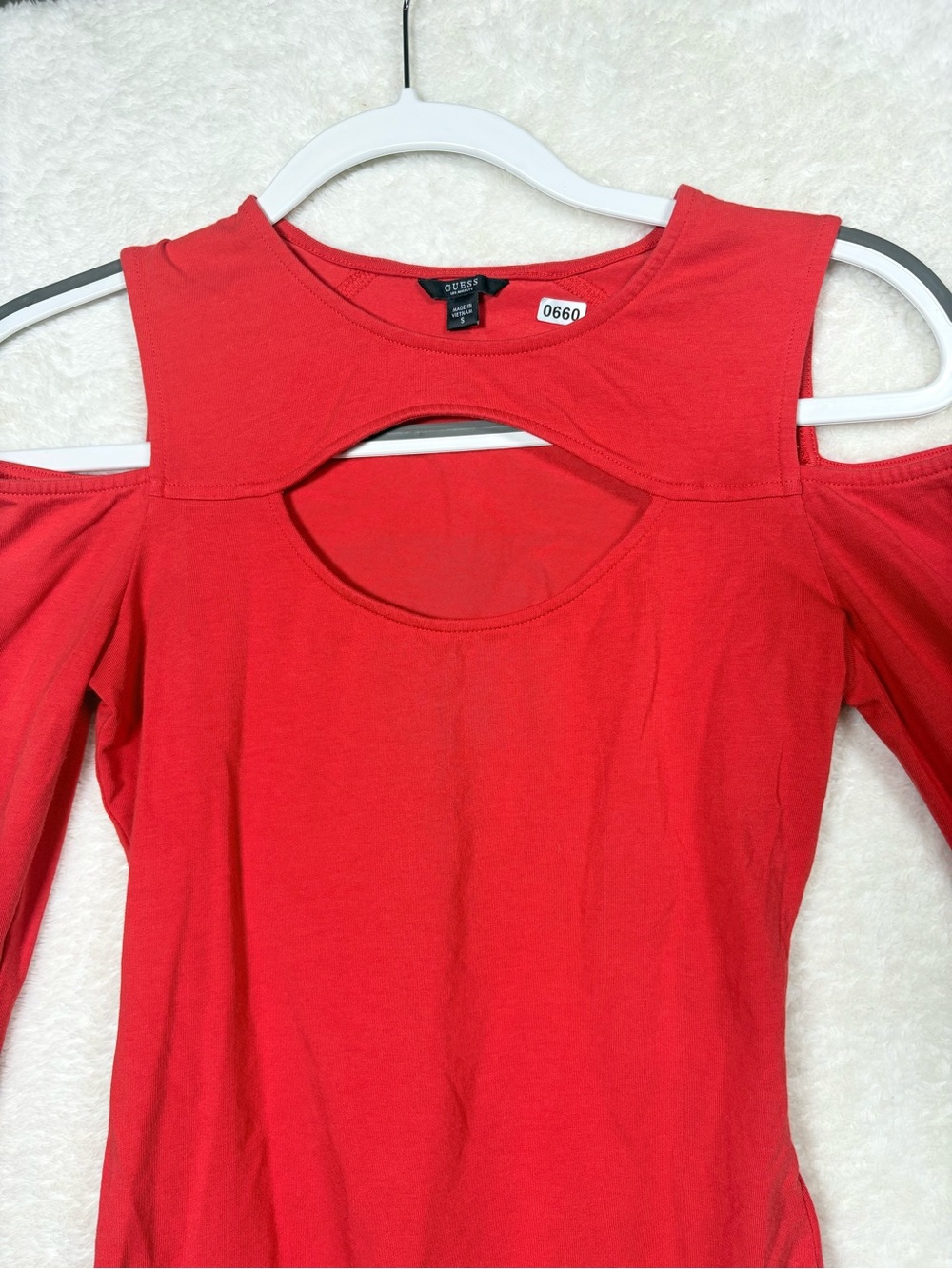 GUESS Red Cold-Shoulder Long Sleeve Top with Front Keyhole Small 0660